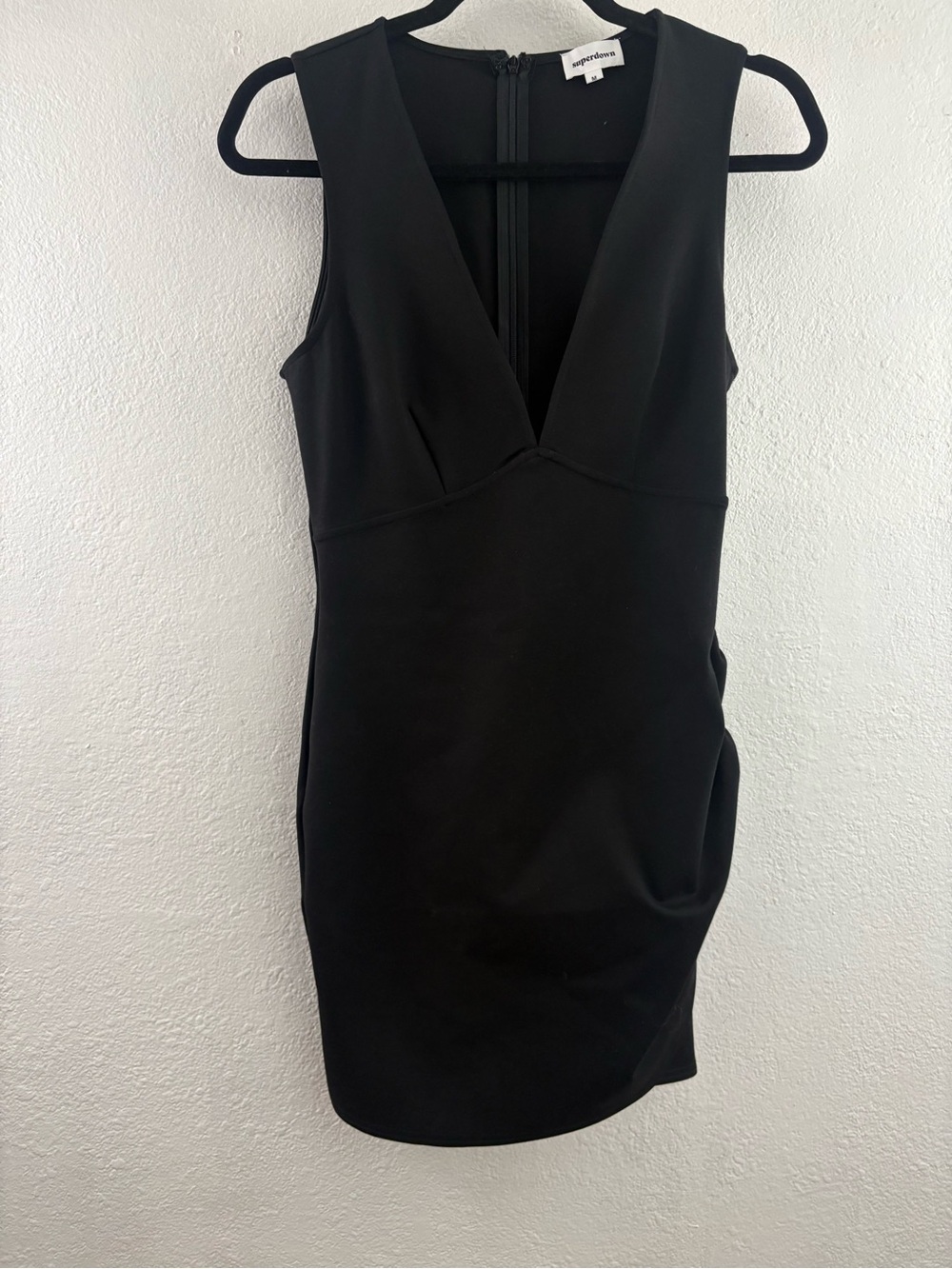 Superdown Letizia Newspaper Dress black sleeveless V-neck bodycon ruching side M - Picture 2 of 8